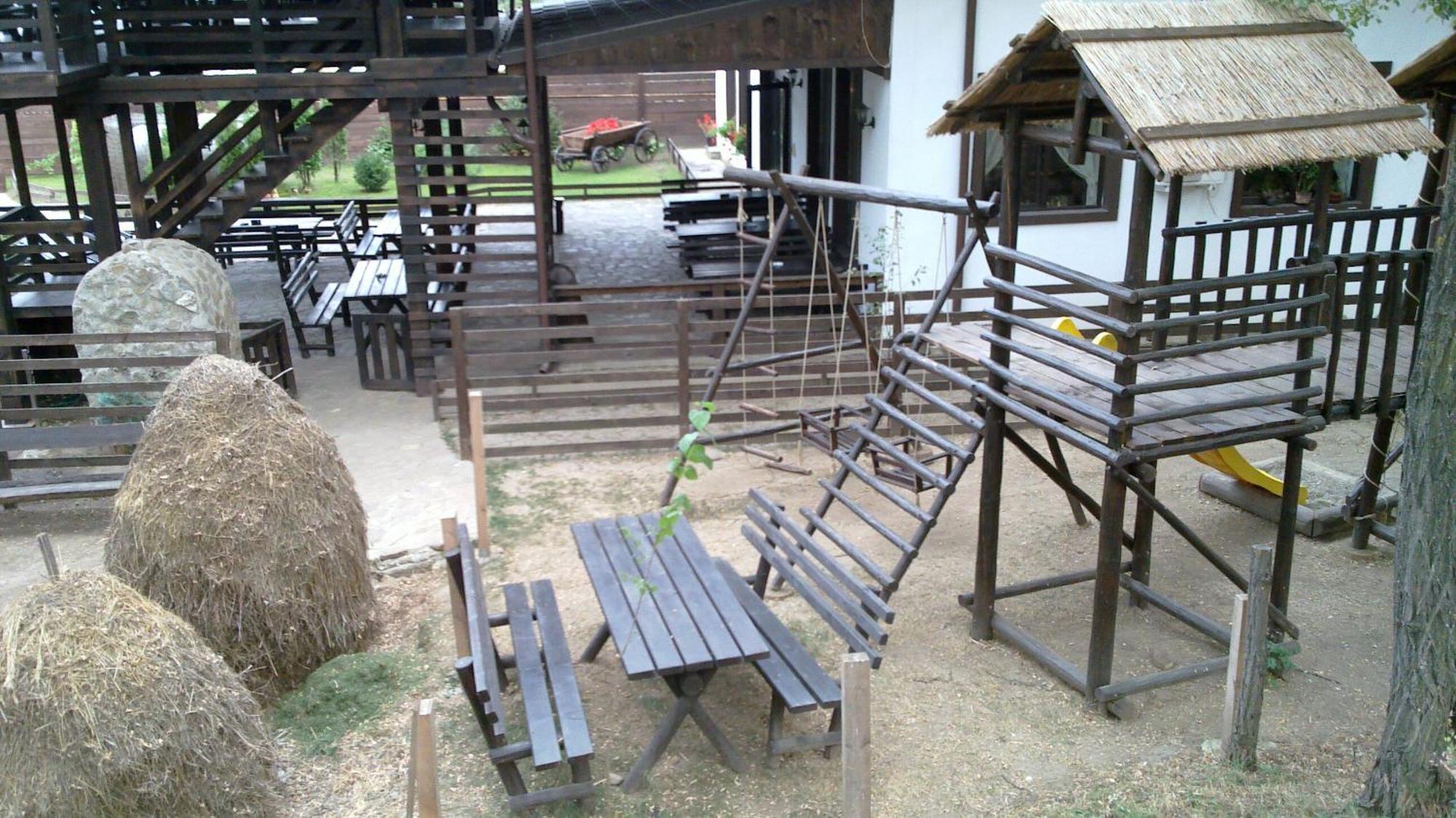 Pension Casa Drumetului Piatra Neamt Exterior photo